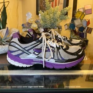 BROOKS ADRENALINE GTS 12 RUNNING SHOE 10